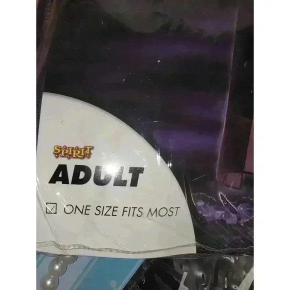 Sarah Sanderson's Cape - Picture 4 of 5